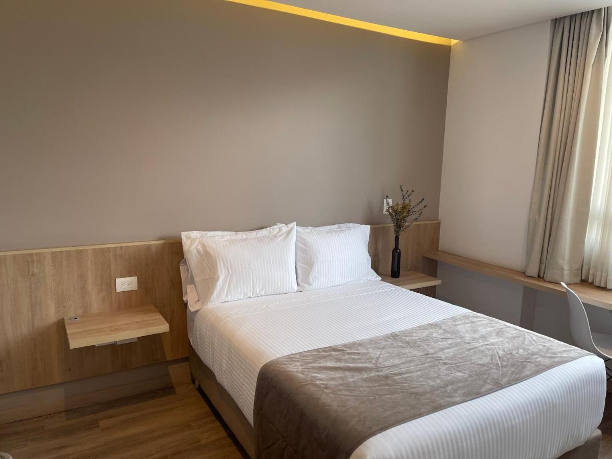 EM Budget Hotel Corferias Bogotá Eksteriør billede