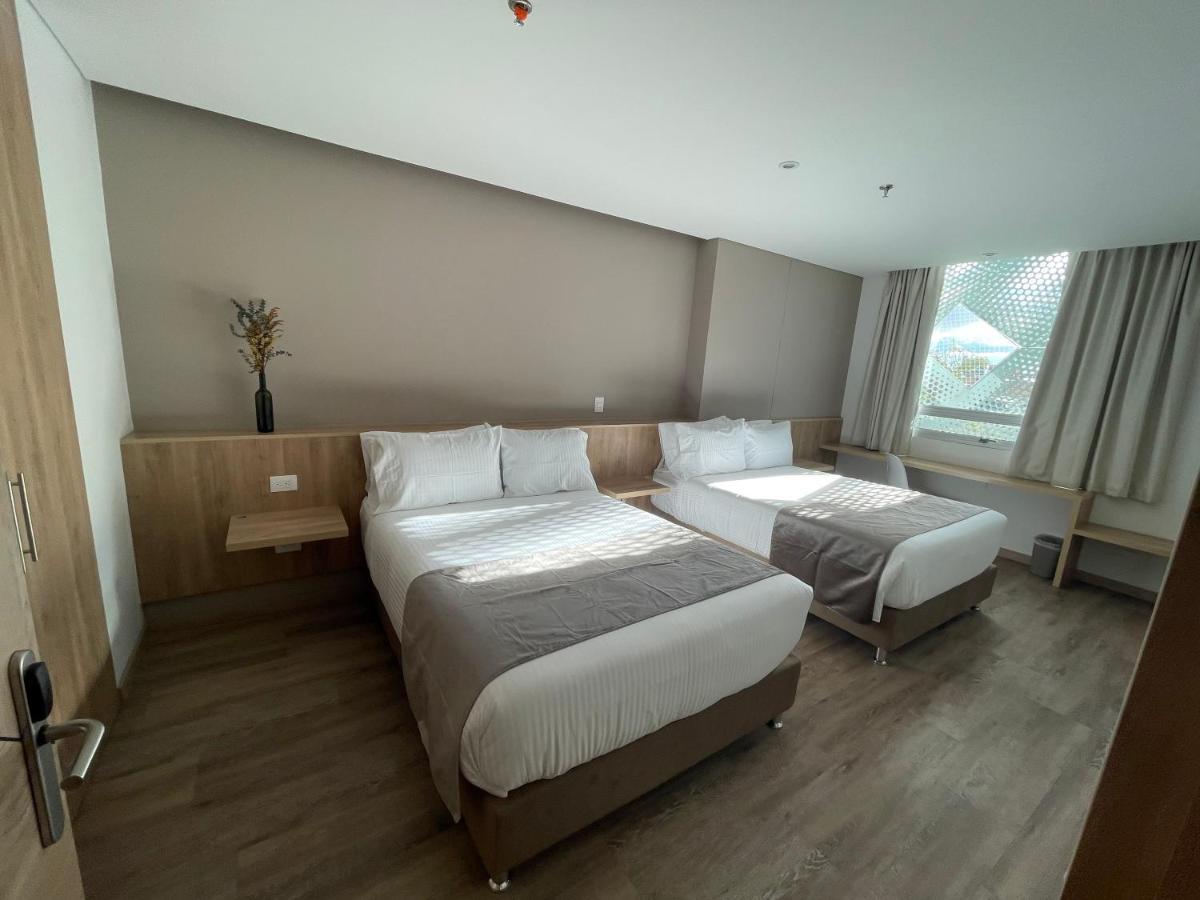 EM Budget Hotel Corferias Bogotá Eksteriør billede