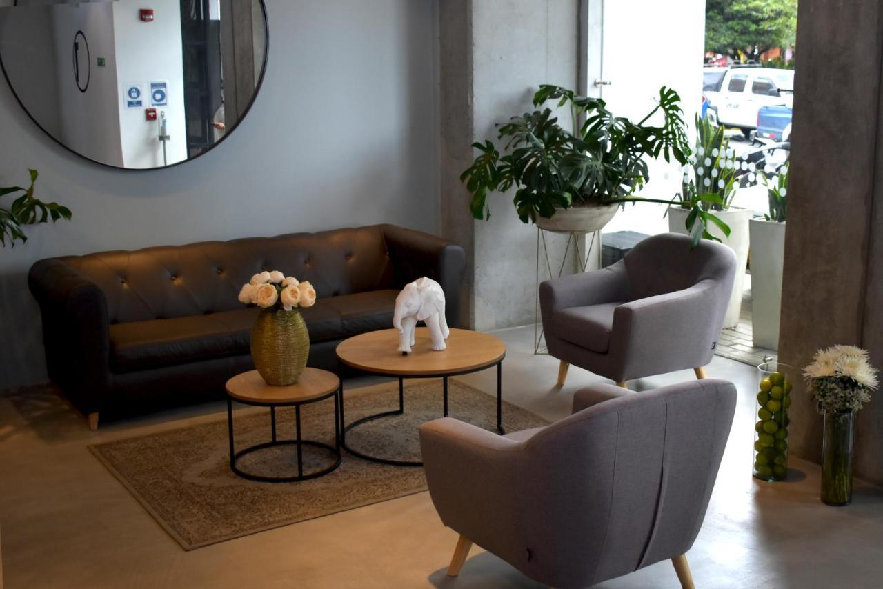 EM Budget Hotel Corferias Bogotá Eksteriør billede