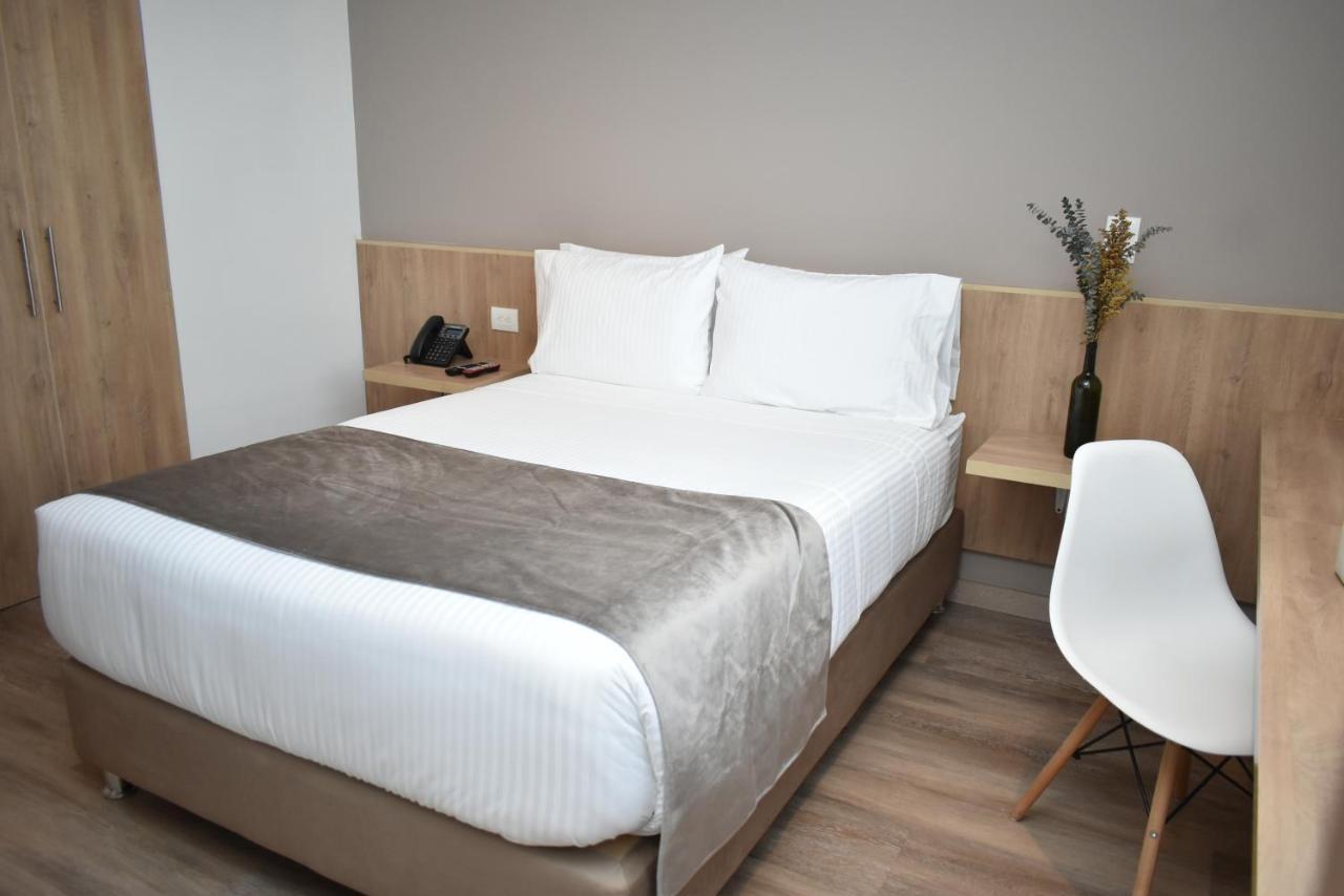 EM Budget Hotel Corferias Bogotá Eksteriør billede