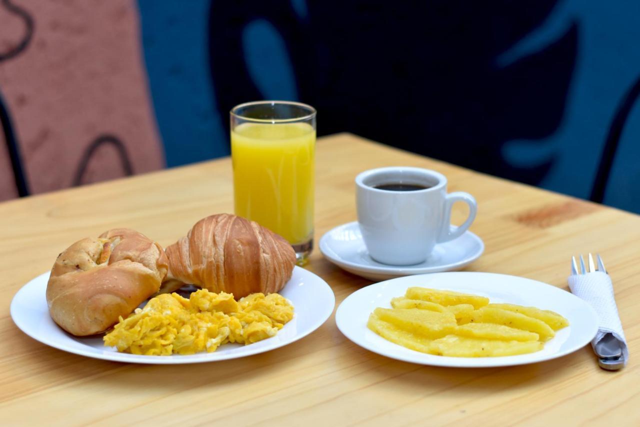 EM Budget Hotel Corferias Bogotá Eksteriør billede