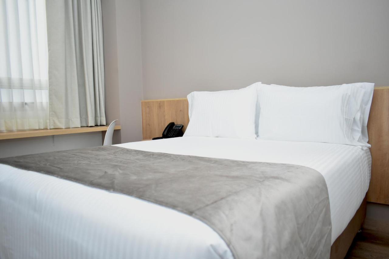 EM Budget Hotel Corferias Bogotá Eksteriør billede