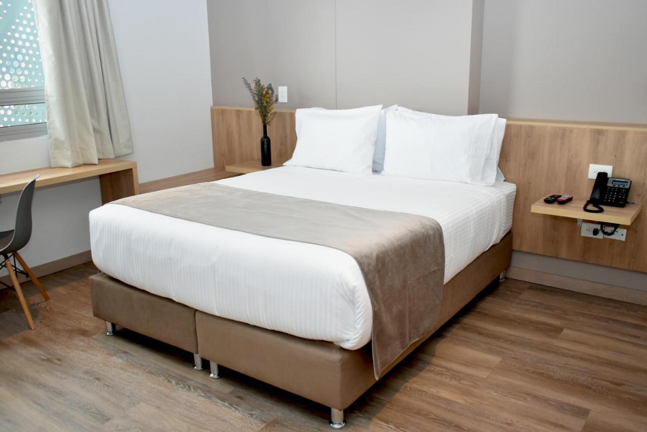 EM Budget Hotel Corferias Bogotá Eksteriør billede