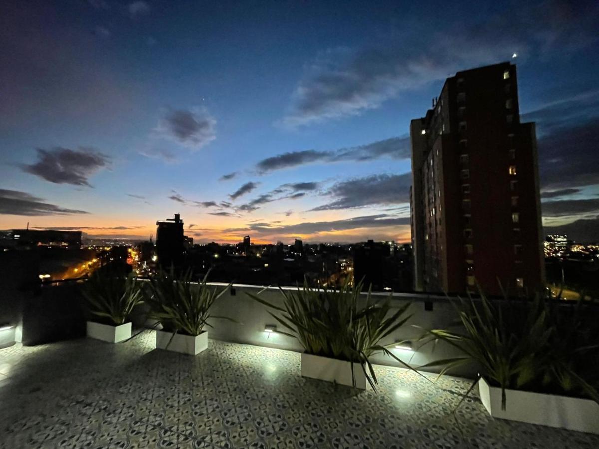 EM Budget Hotel Corferias Bogotá Eksteriør billede