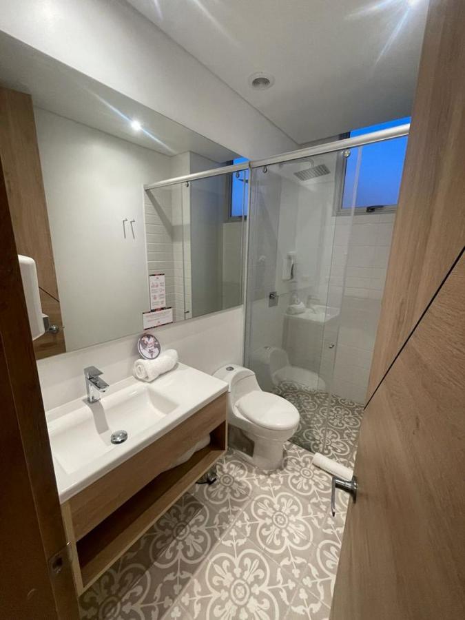 EM Budget Hotel Corferias Bogotá Eksteriør billede