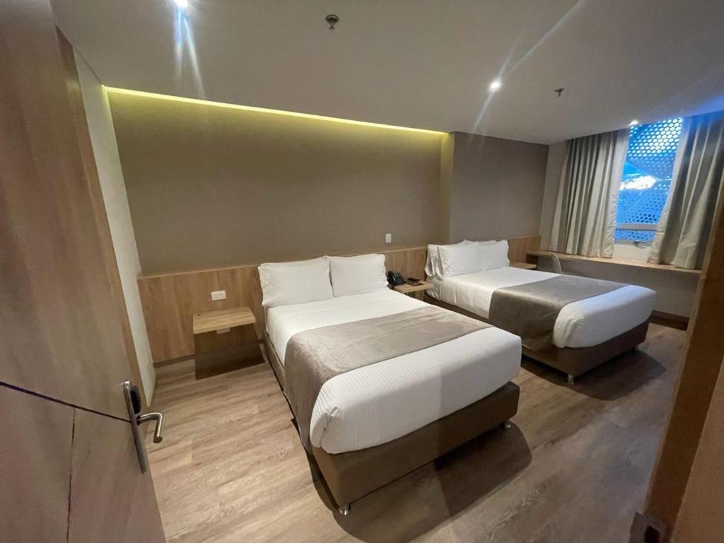 EM Budget Hotel Corferias Bogotá Eksteriør billede