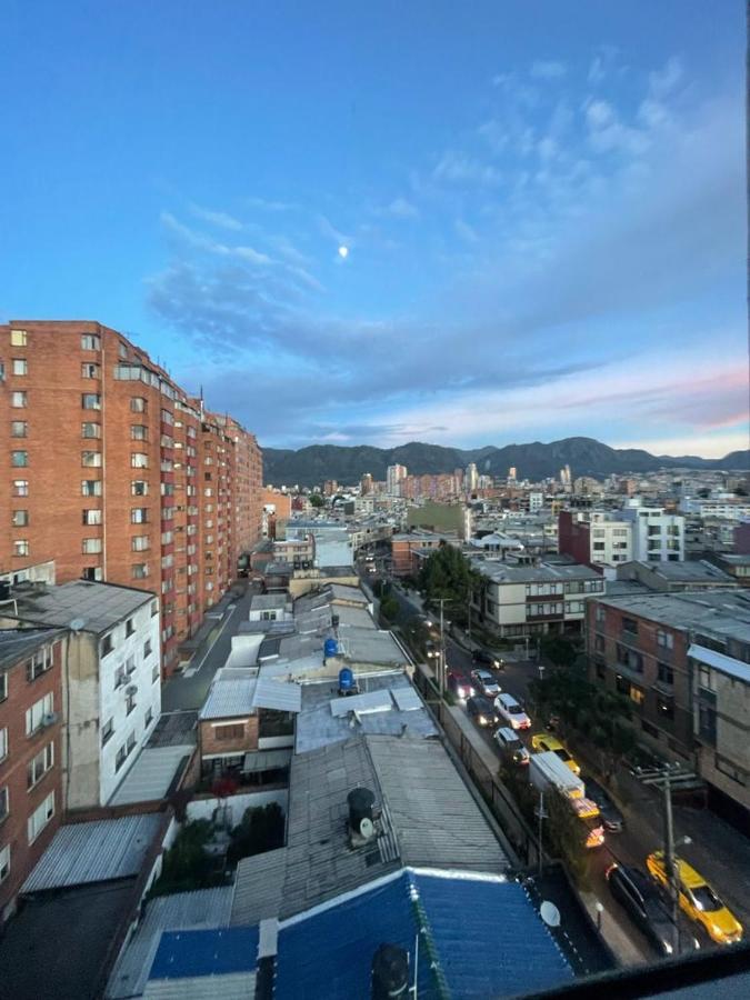EM Budget Hotel Corferias Bogotá Eksteriør billede