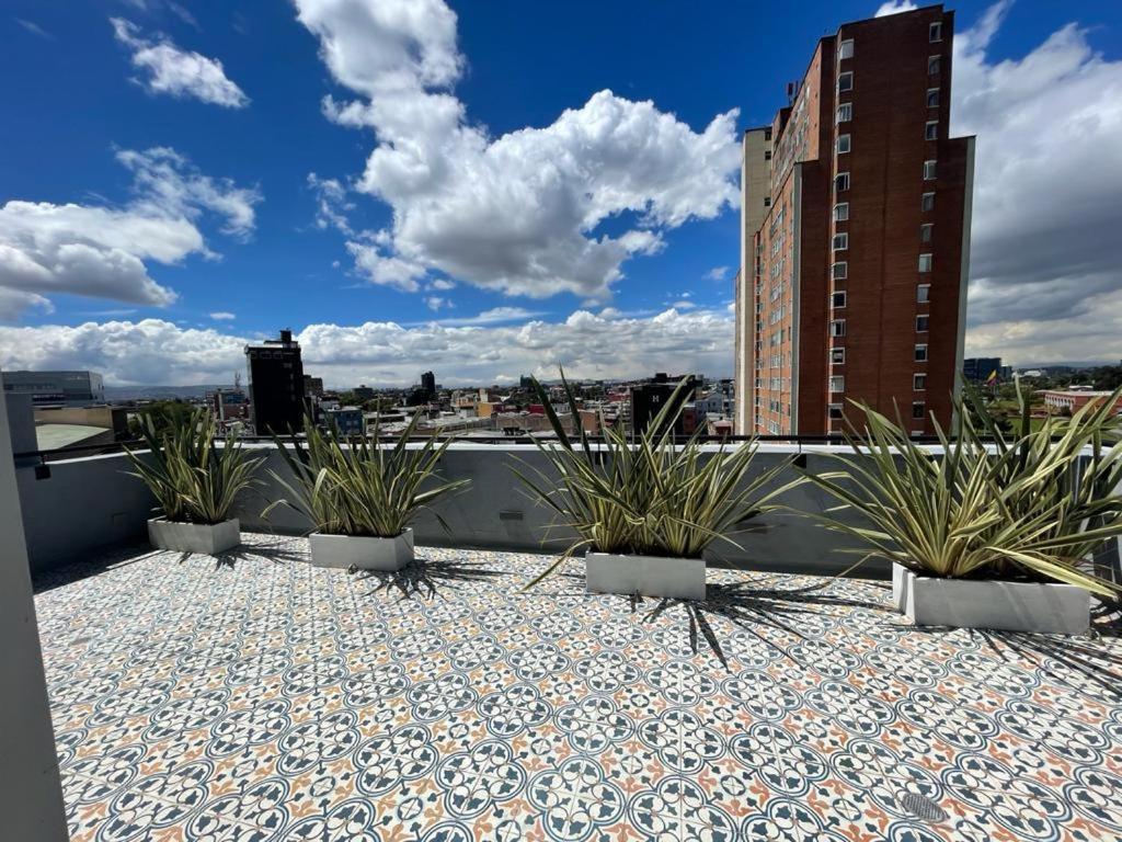 EM Budget Hotel Corferias Bogotá Eksteriør billede