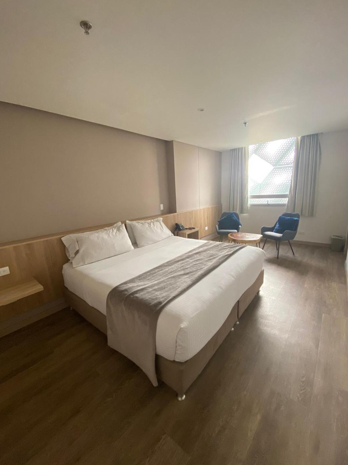 EM Budget Hotel Corferias Bogotá Eksteriør billede
